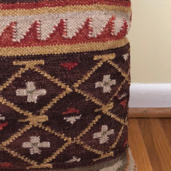 NWOT Rustic Kilim indoor 18” SQ throw pillow - Picture 4 of 9